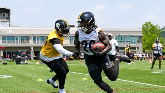 Steelers rookie running back Kaleb Johnson making a play during 2025 mini camp. Steelers rookie running back Kaleb Johnson making a play during 2025 mini camp.