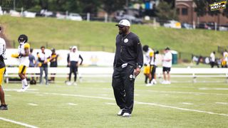 Steelers' Appreciative Head Coach Mike Tomlin Reveals Which Player Came Up  With Idea To Wear Franco Harris' #32 To Stadium On Saturday