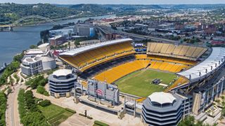 Pittsburgh Steelers fans make themselves part of the team 