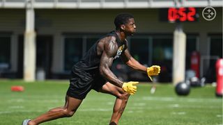 The Command He Has Is Awesome': Allen Robinson Impressed By Leadership Of Kenny  Pickett - Steelers Depot