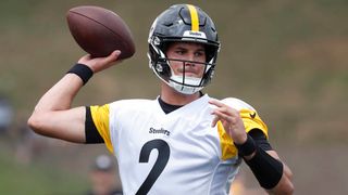 Steelers 2022 Rookie QB Kenny Pickett Absolutely Has The Ability To  Audible: He can do what he wants