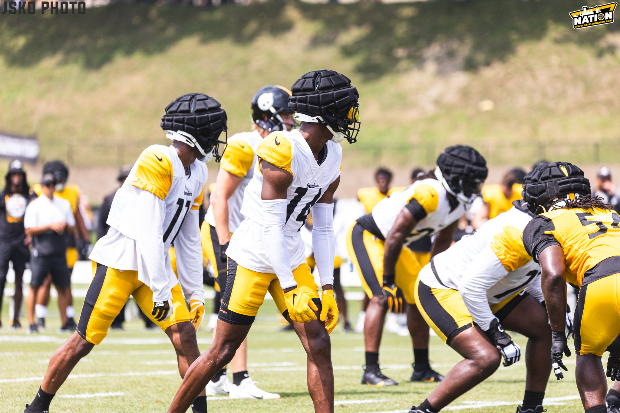 Mike Tomlin, Steelers doing their best to shut out the noisy preseason hype  ahead of opener