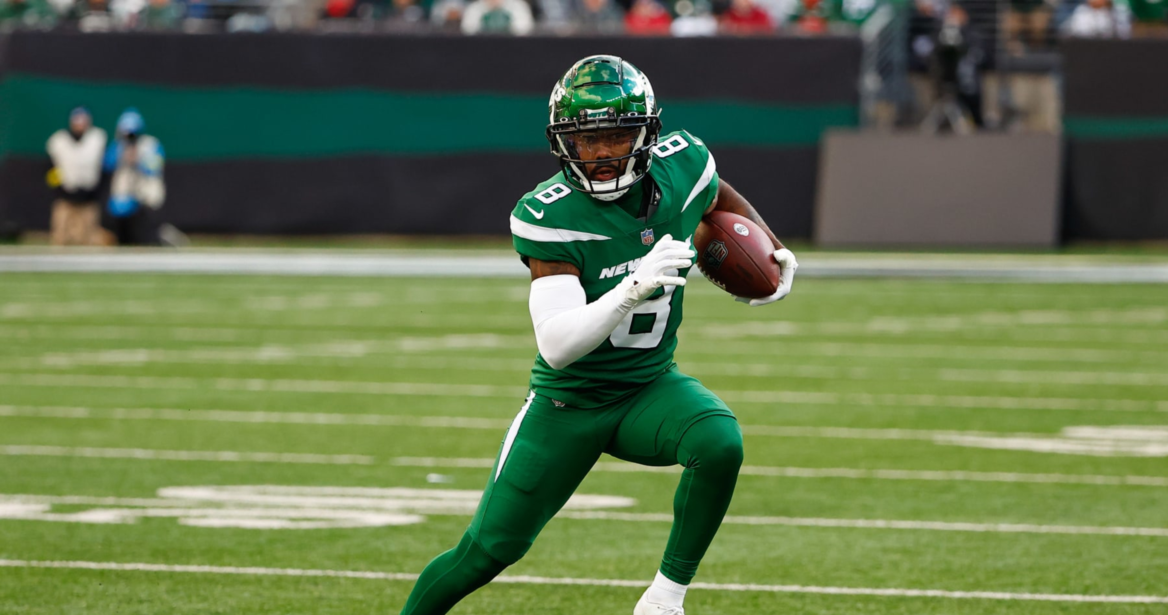 Jets trade Elijah Moore to AFC team