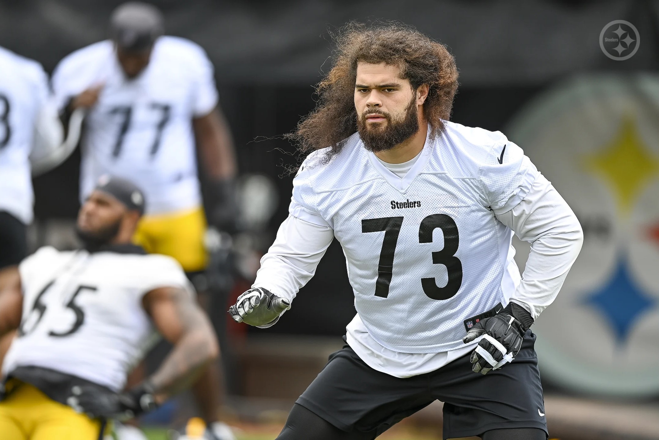 Steelers sign Isaac Seumalo to three-year deal