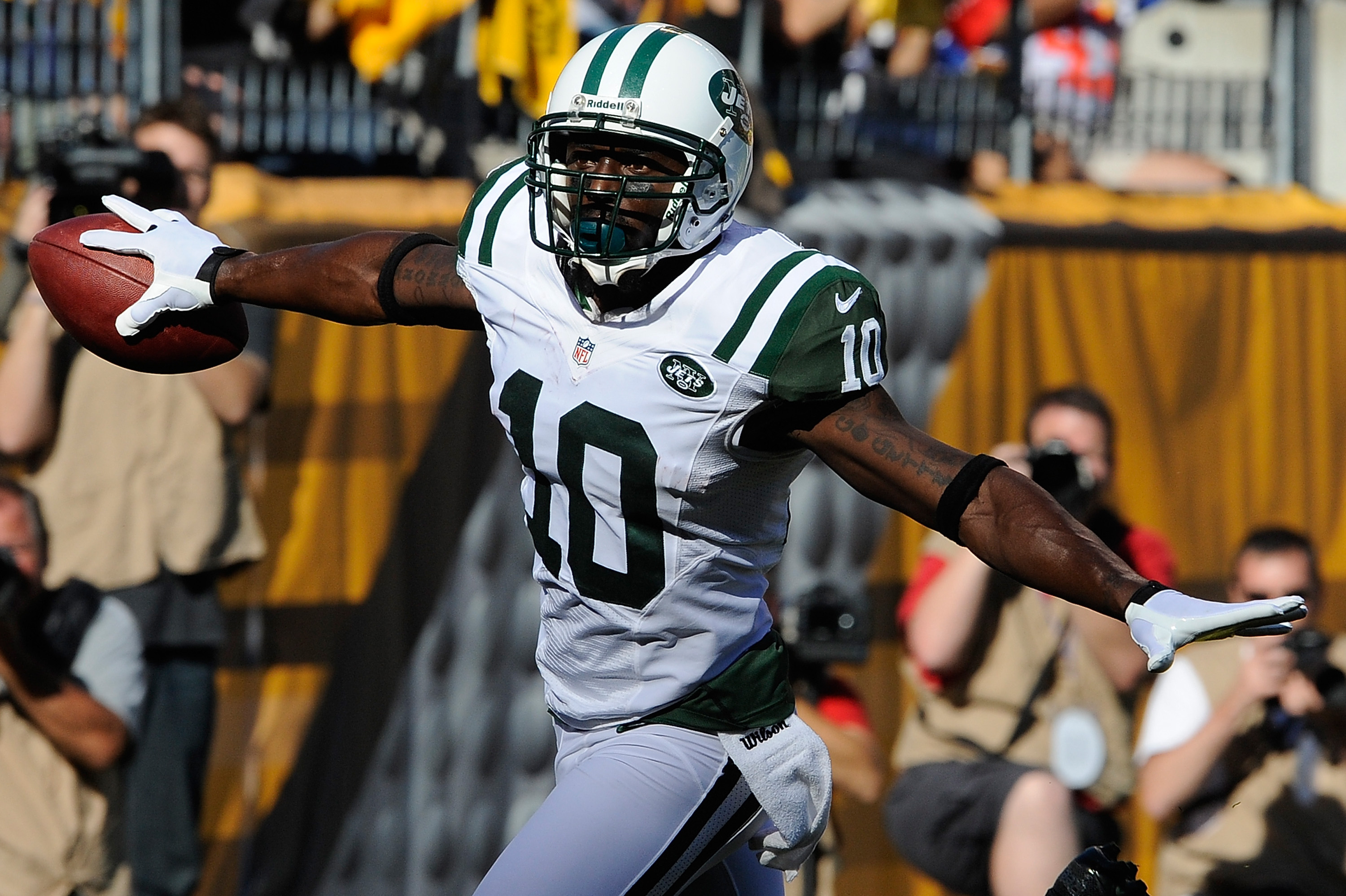 Martavis Bryant's catch looks similar to Santonio Holmes's in Super Bowl  XLIII