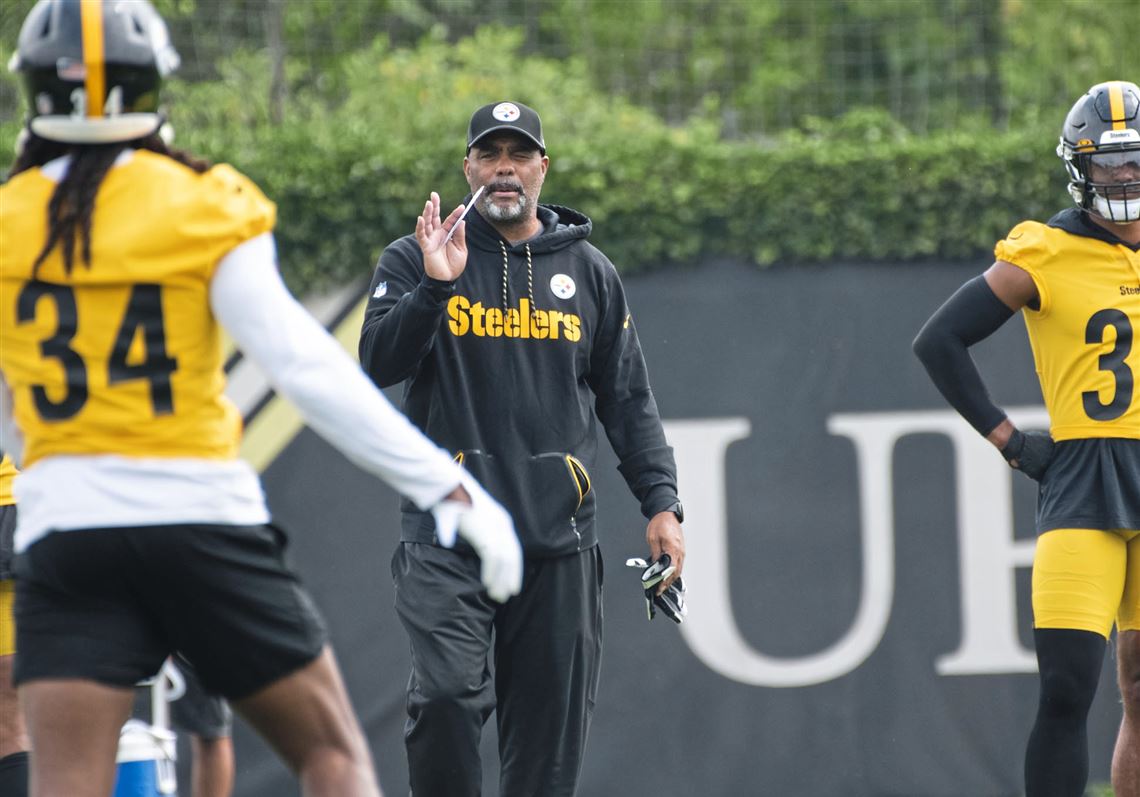 Las Vegas, Nevada, USA. 24th Sep, 2023. September 24th, 2023 Pittsburgh  Steelers offensive coordinator, Matt Canada sitting on the bench looking up  during pregame at Pittsburgh Steelers vs Las Vegas Raiders in