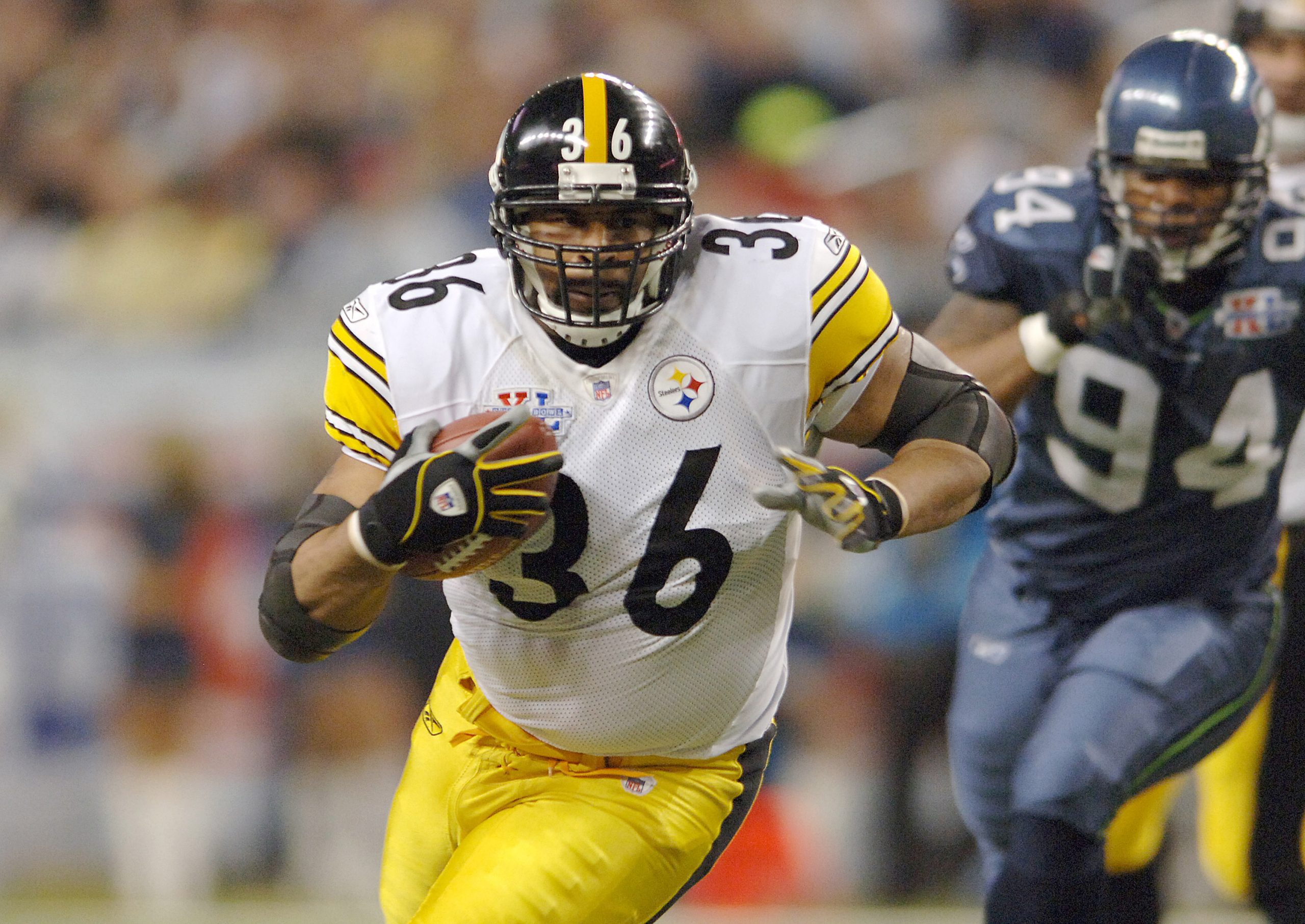 Jerome Bettis, Pittsburgh Steelers runningback warms up at Super Bowl XL  featuring the Seattle Seahawks and the Pittsburgh Steelers at Ford Field in  Detroit, Mi., on February 5, 2006. (UPI Photo/John Angelillo