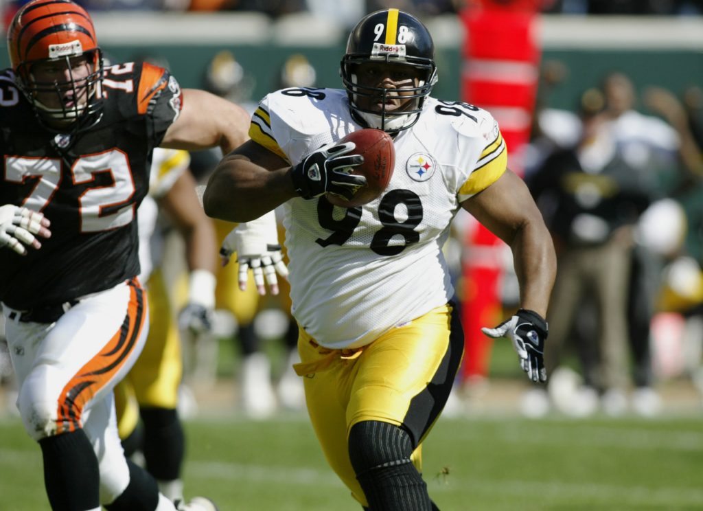 Former Steelers Defensive Lineman Chris Hoke Sees A Major Problem