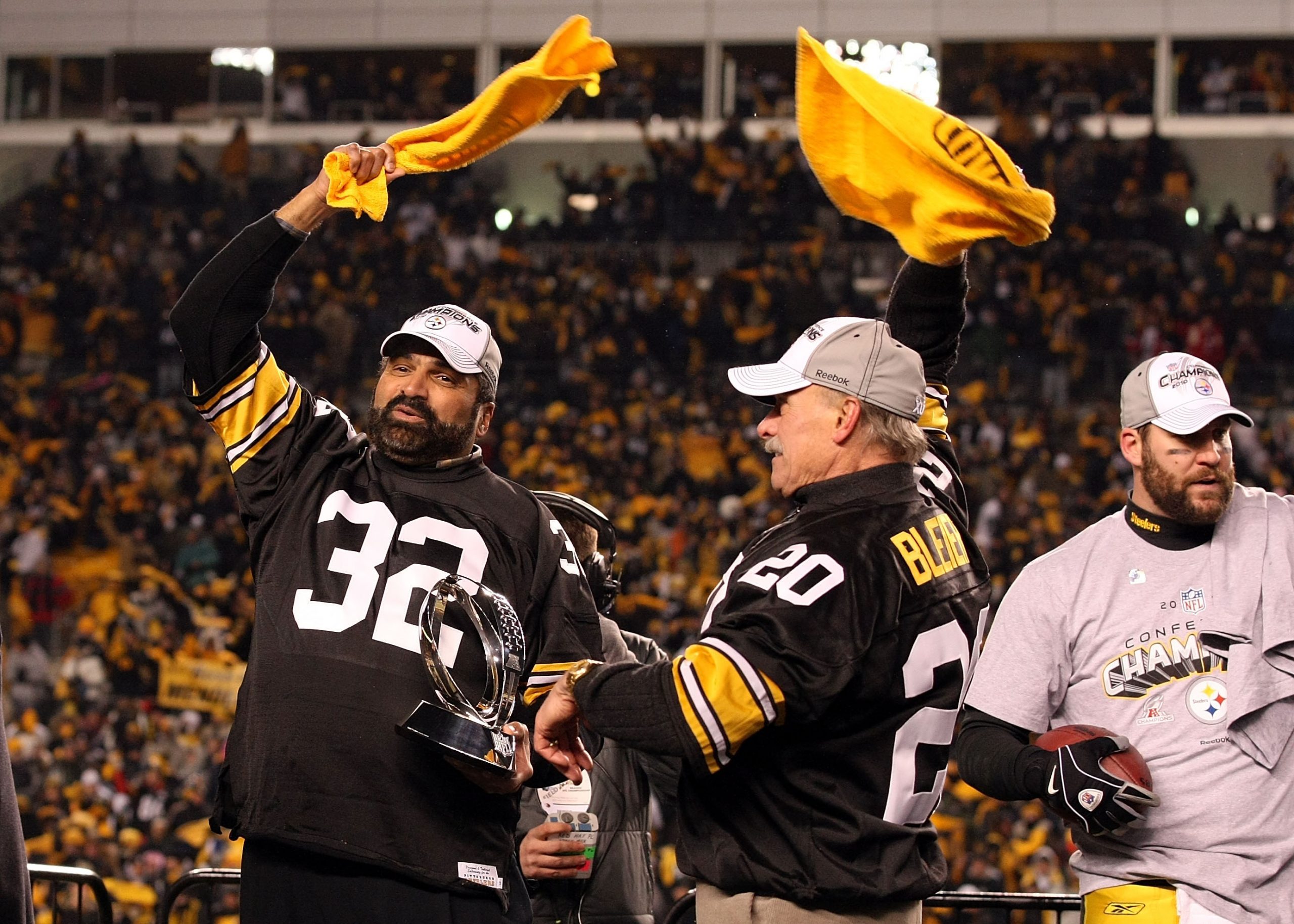 Franco Harris 'Blown Away' By Steelers Retiring No. 32 Jersey