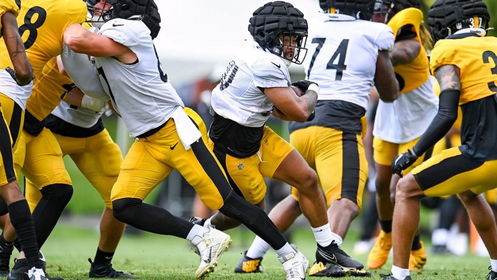 Steelers News: RB Jaylen Warren Claps Back at Najee Harris Critics