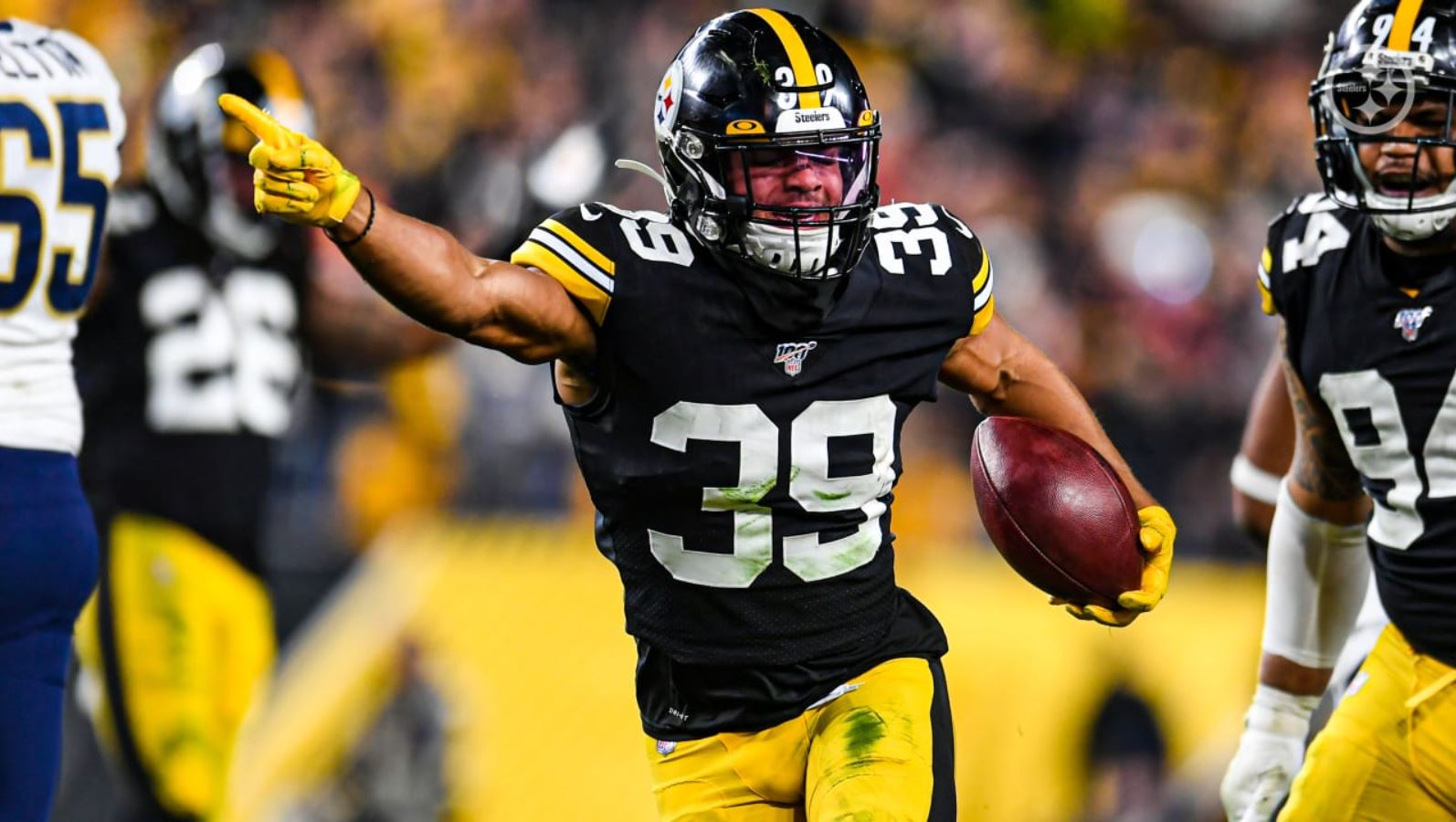 Pittsburgh Steelers safety Minkah Fitzpatrick (39) celebrates an