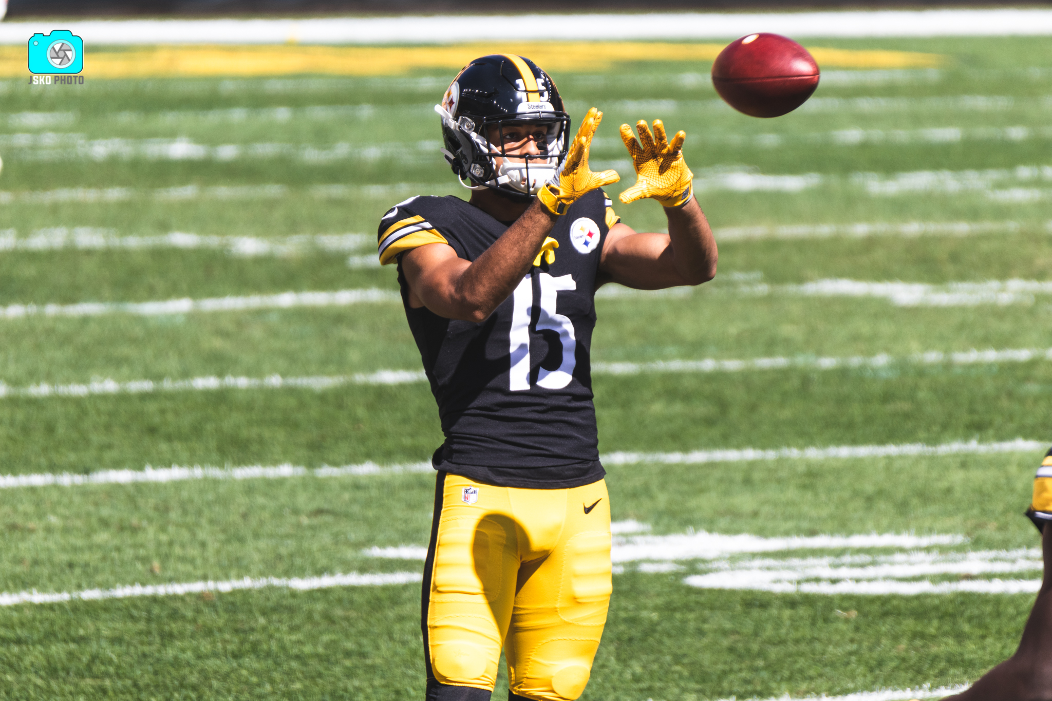 JuJu Smith-Schuster gives advice for Diontae Johnson, sees shine in James  Washington 