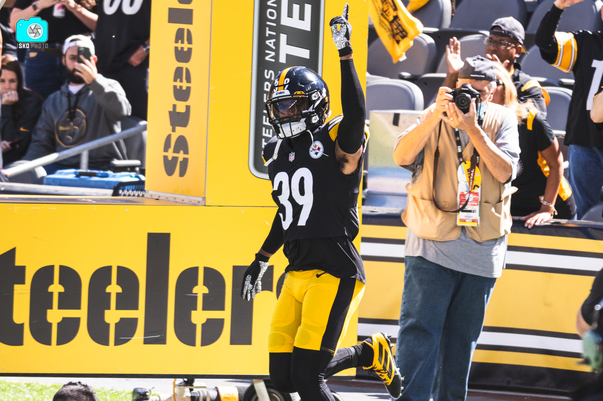 Steelers Superstar Safety Minkah Fitzpatrick Shines on Thursday in Team's  New 1 on 1 Drill at Training Camp