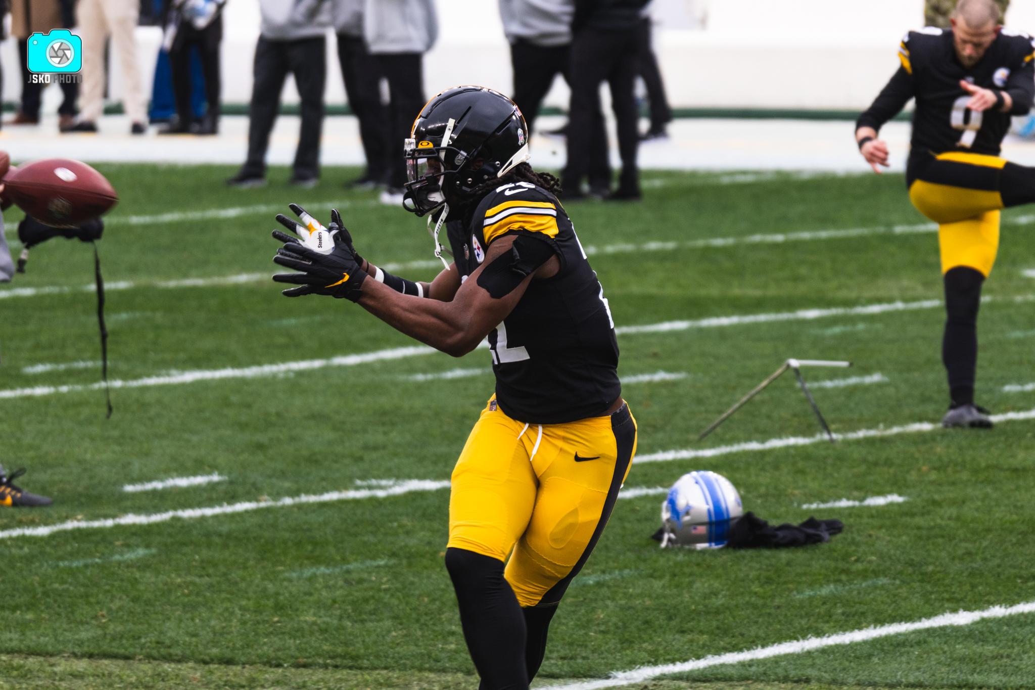 Steelers' Jaylen Warren Gets Some Revenge As He Flexes On Elandon Roberts  After A Savage Backs-On-Backers Drill