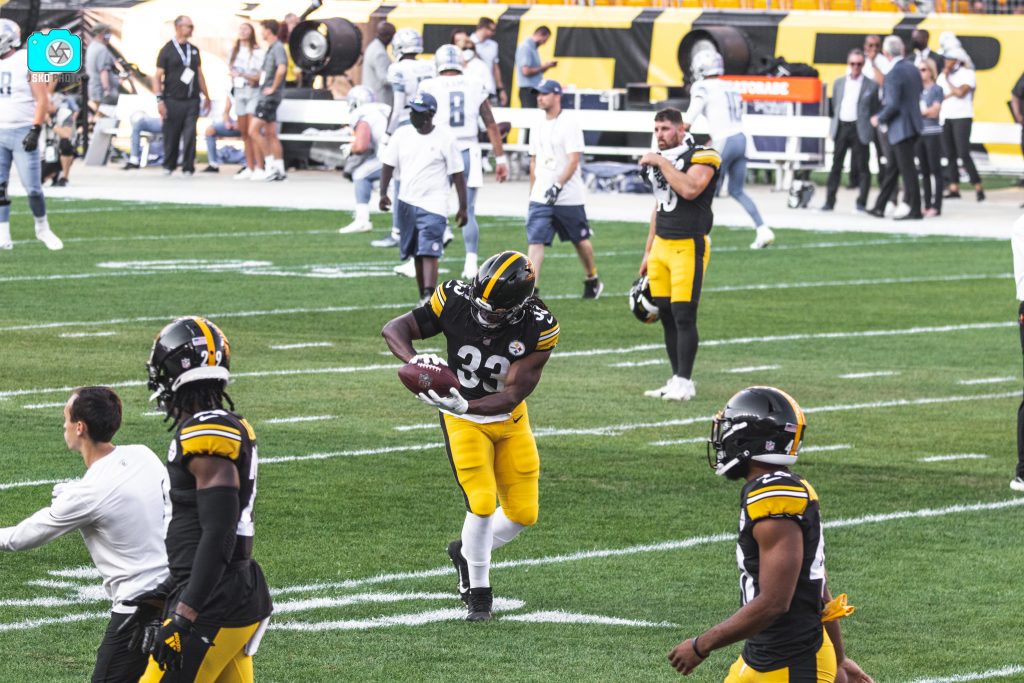 Pittsburgh Steelers running back Trey Edmunds (33) goes through drills  during an NFL football practice, Tuesday, May 31, 2022, in Pittsburgh. (AP  Photo/Keith Srakocic Stock Photo - Alamy