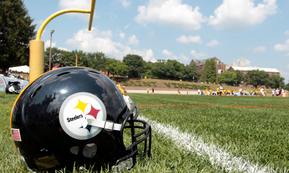 AUG 09 2010: Pittsburgh Steelers linebacker James Harrison (92) during the Pittsburgh  Steelers training camp morning session, held at Saint Vincent College in  Latrobe Pennsylvania. (Icon Sportswire via AP Images Stock Photo - Alamy