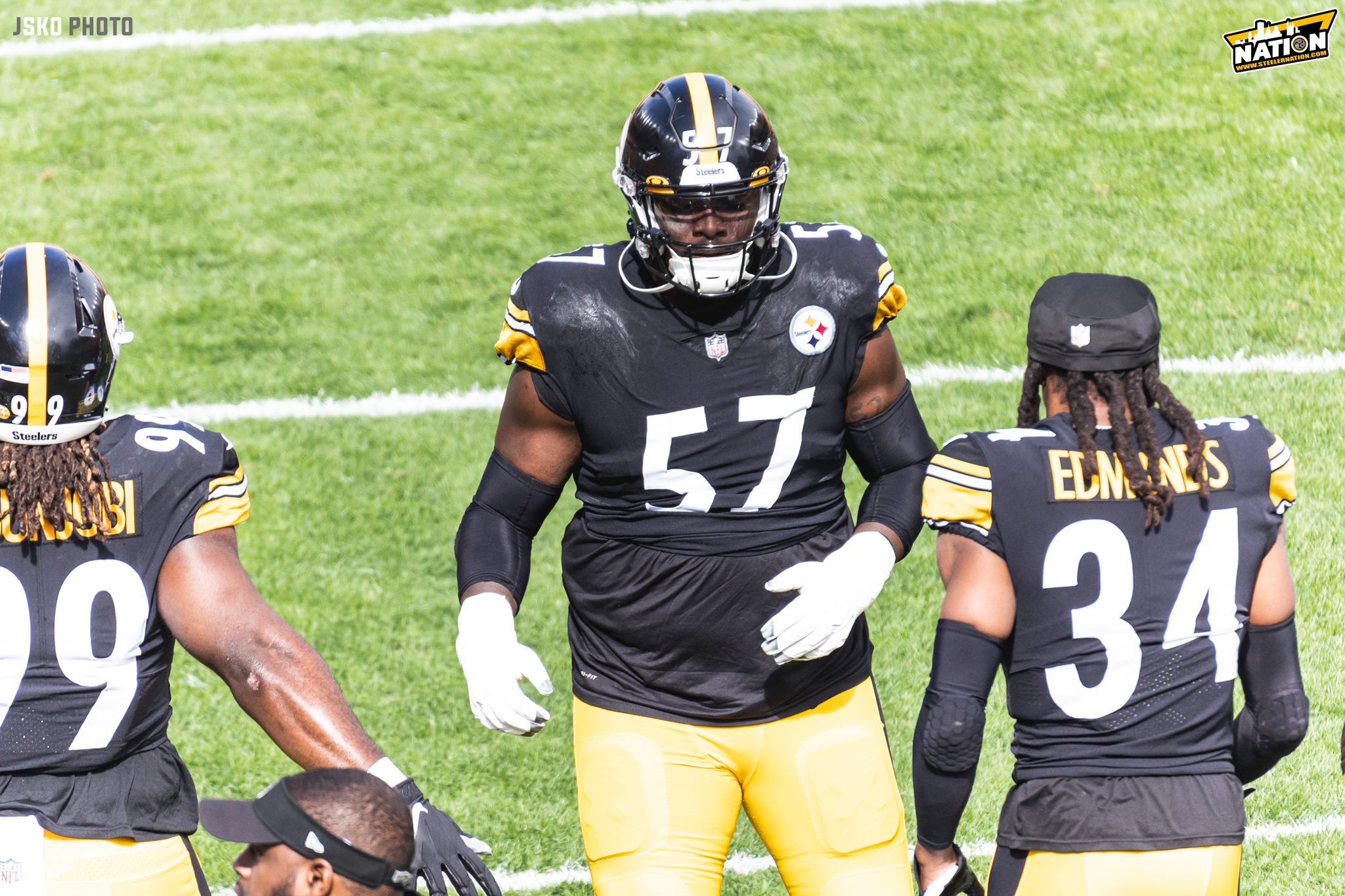 Pittsburgh Steelers quarterback Ben Roethlisberger holds the hand of  Pittsburgh Steelers Head Coach Mike Tomlin as they watch the final seconds  of the game on February 1. 2009. Roethlisberger tossed a game-winning