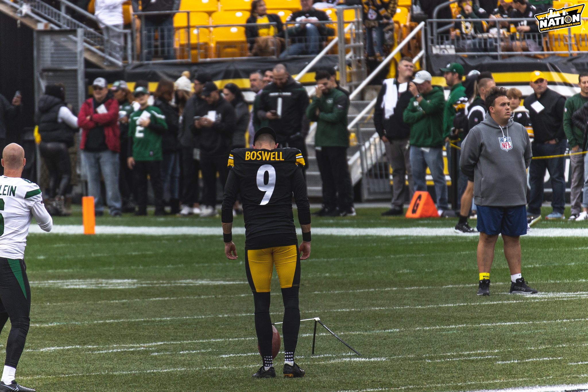 CHARLOTTE, NC - DECEMBER 18: Pittsburgh Steelers kicker Chris Boswell (9)  during an NFL football game between the Pittsburg Steelers and the Carolina  Panthers on December 18, 2022 at Bank of America