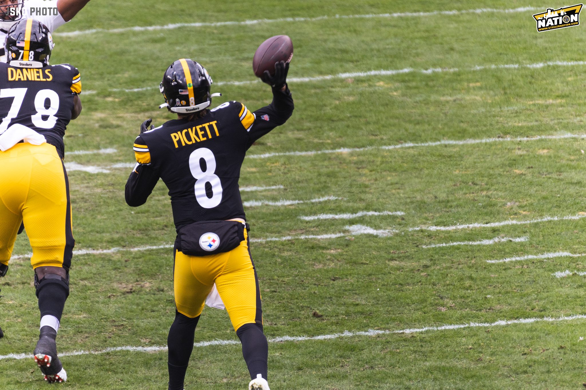 Raiders-Steelers Week 16: Quarterback Kenny Pickett to start