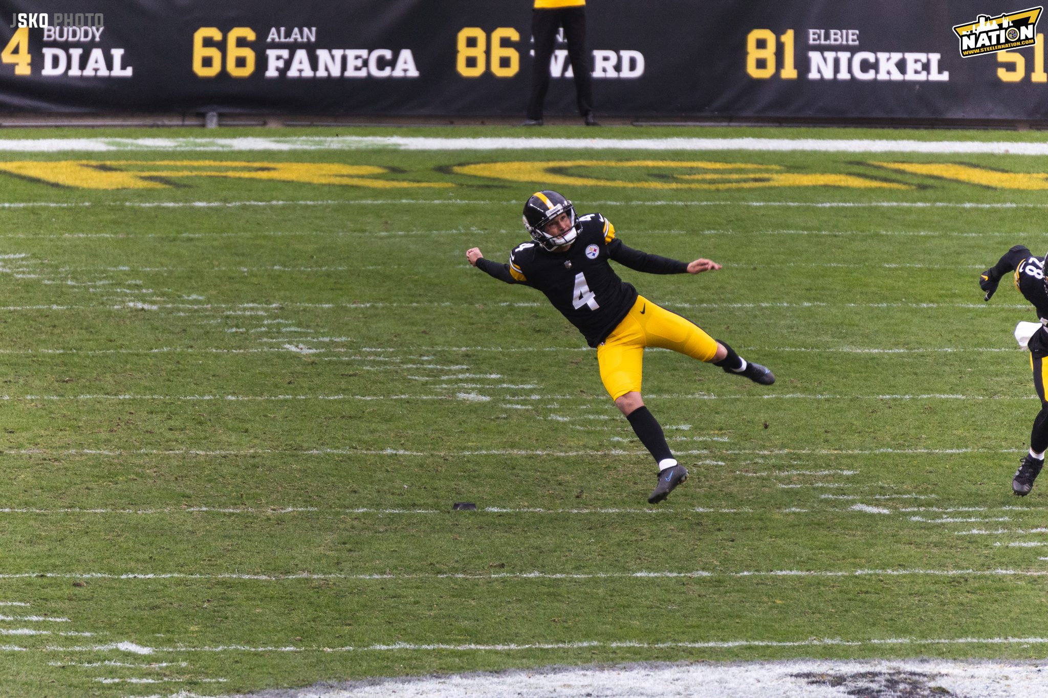 Steelers Insider Believes Team Will Look To Bring In Competition For 8-Year  Kicker Chris Boswell In Off-Season Amidst Inconsistancy