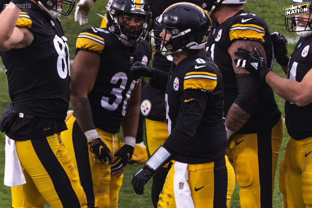 Steelers' Twitter account, Ramon Foster jab Bengals after OT win