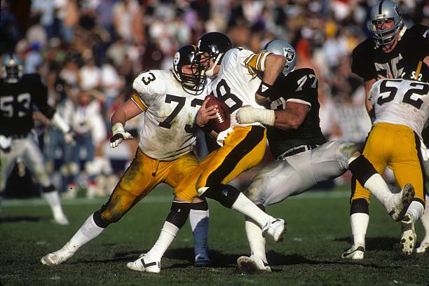 Steelers' Terry Bradshaw Threw Away His Career On His Last Pass In 1983 To  Win AFC Central