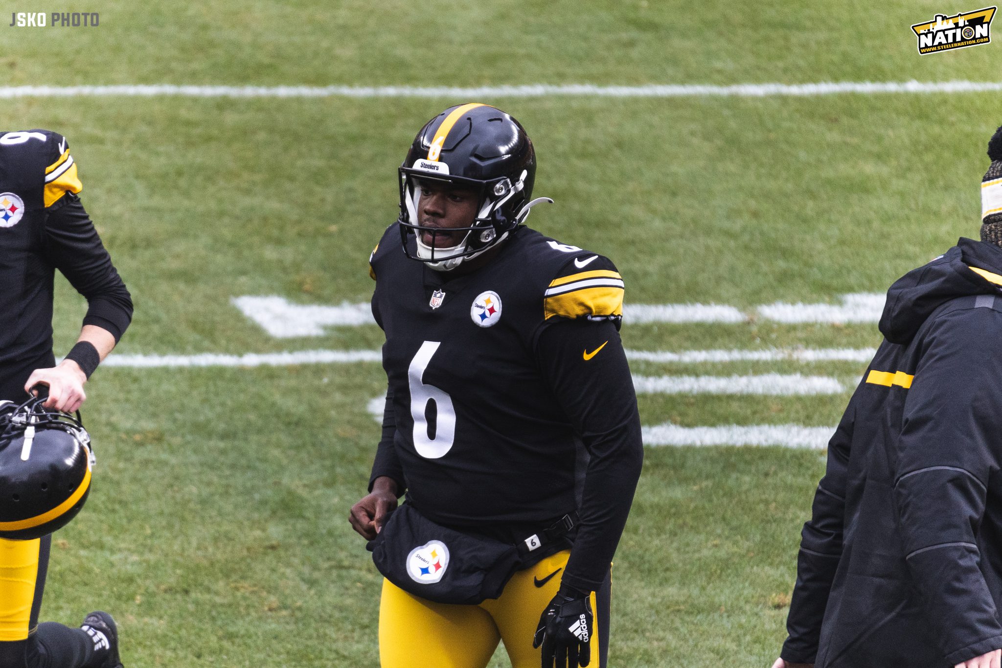 Pittsburgh Steelers punter Pressley Harvin III during an NFL football  News Photo - Getty Images