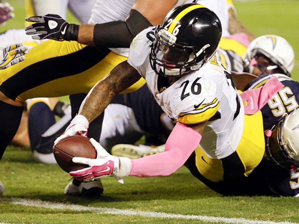 Pittsburgh Steelers quarterback Michael Vick (2) scrambles for five yards  during overtime of the 23-20