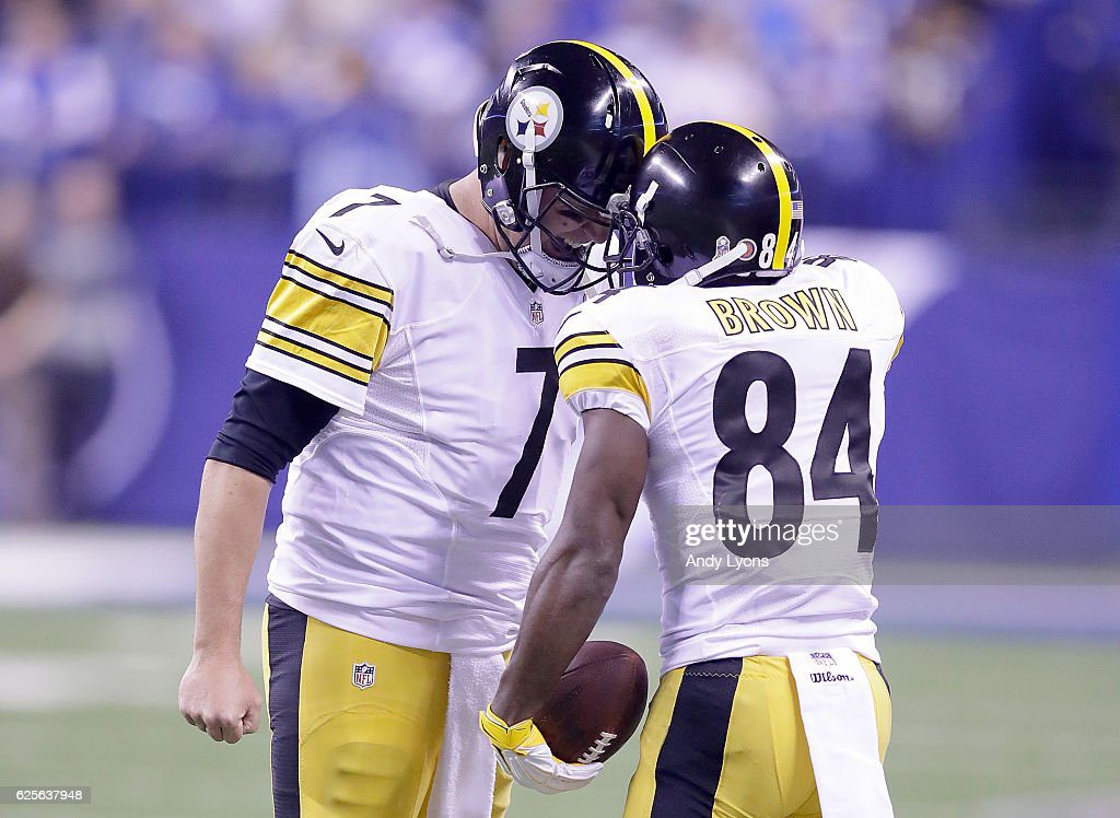 Steelers' Antonio Brown changes Pittsburgh nameplate to read 'Browns'