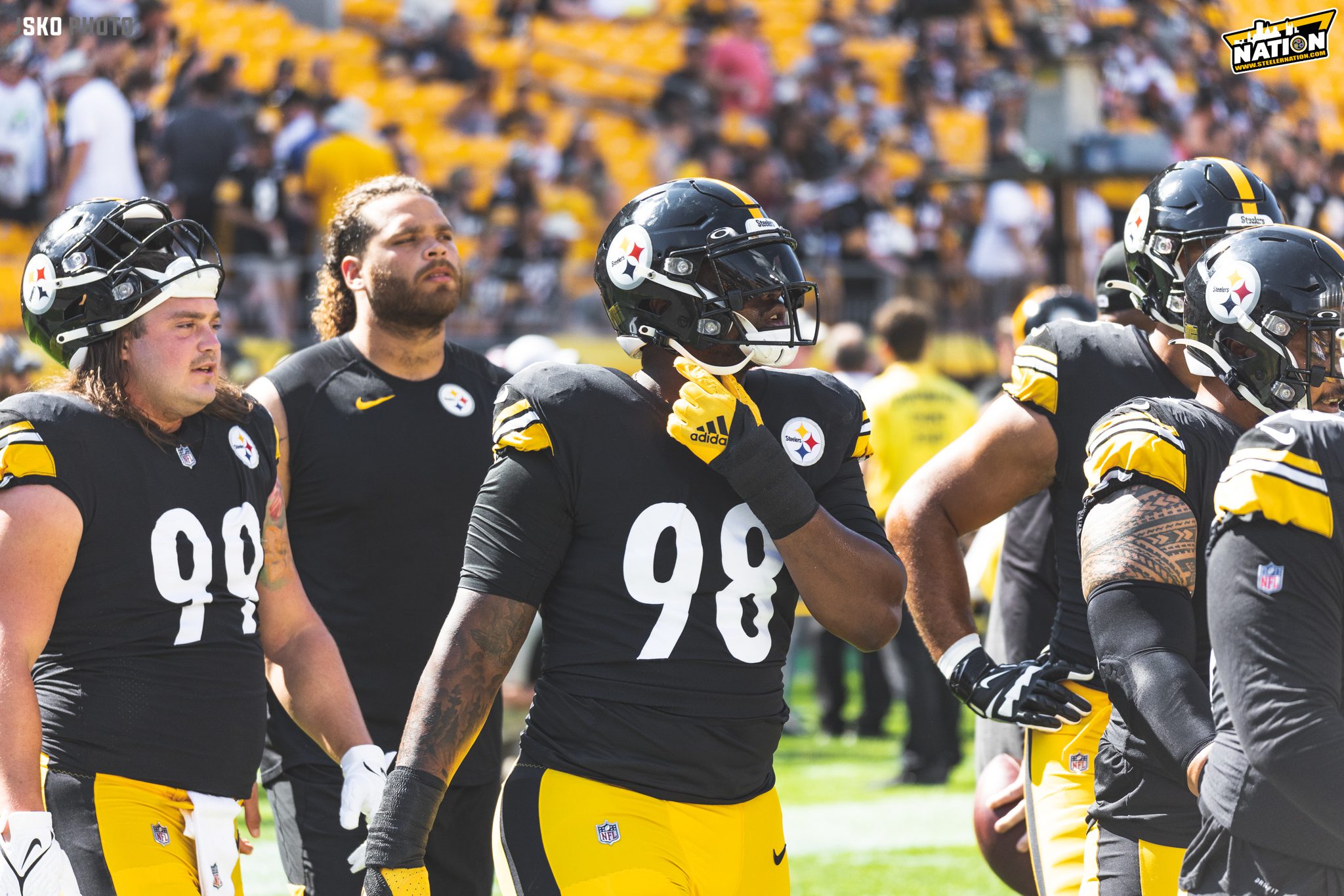 Pittsburgh Steelers defensive end DeMarvin Leal (98) sets up for a