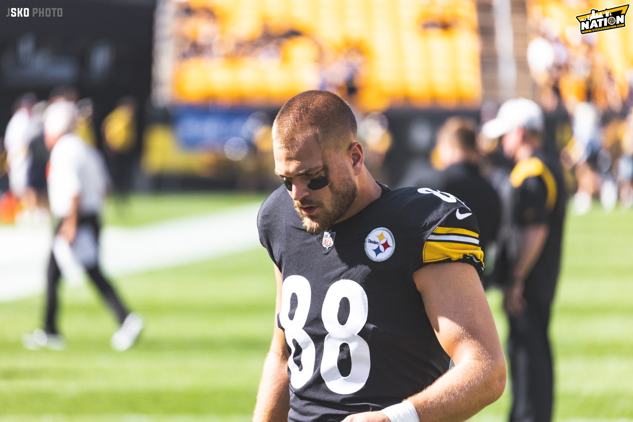 In concussion protocol, Steelers TE Pat Freiermuth does not practice