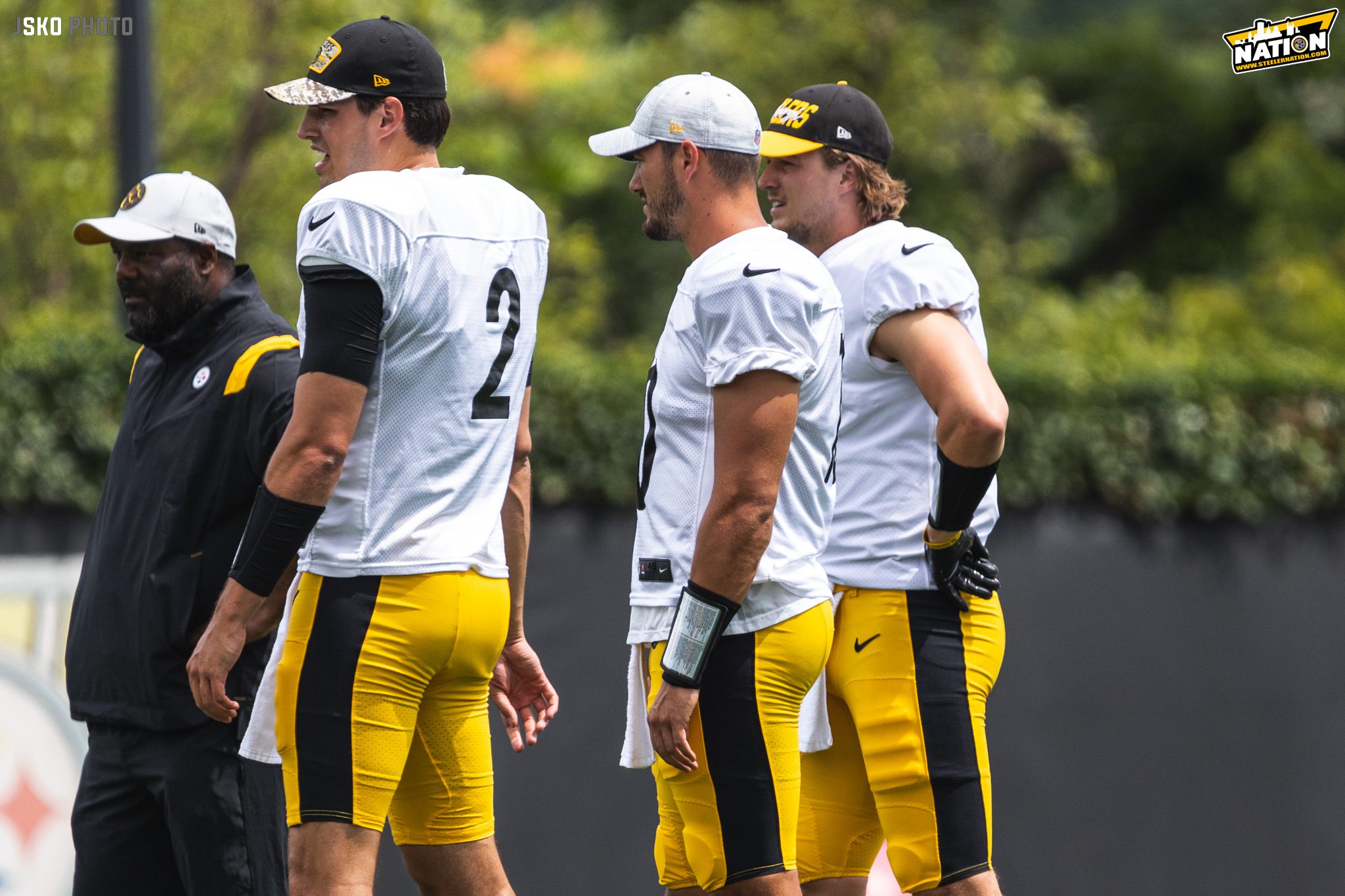 Kenny Pickett, George Pickens, Calvin Austin III wear #Steelers jersey for  first time