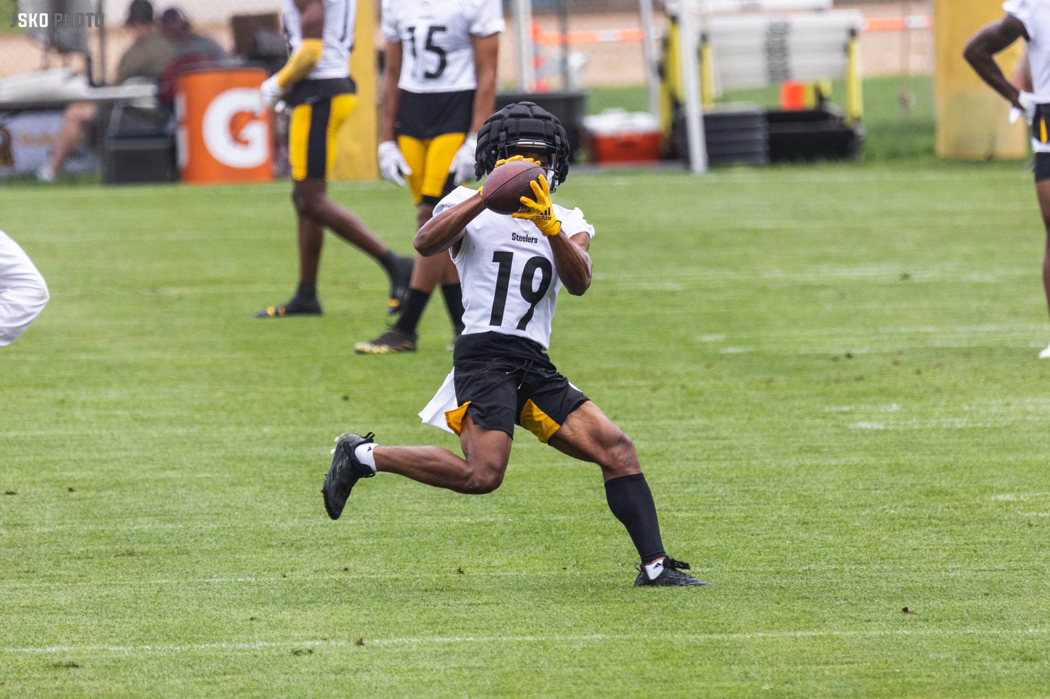 Steelers camp: Rookie WRs George Pickens, Calvin Austin III