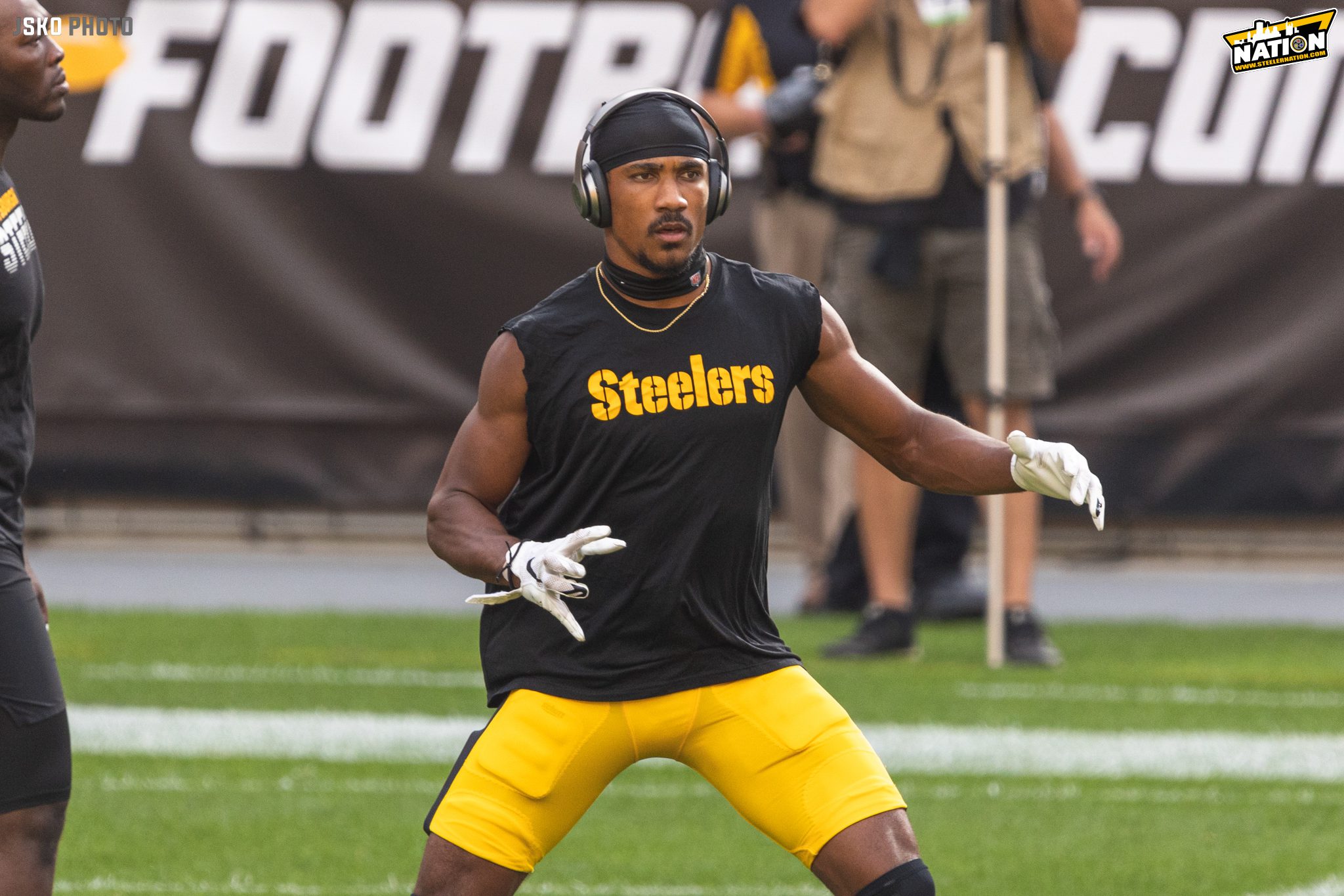 Steelers CB Ahkello Witherspoon mulling over free agency