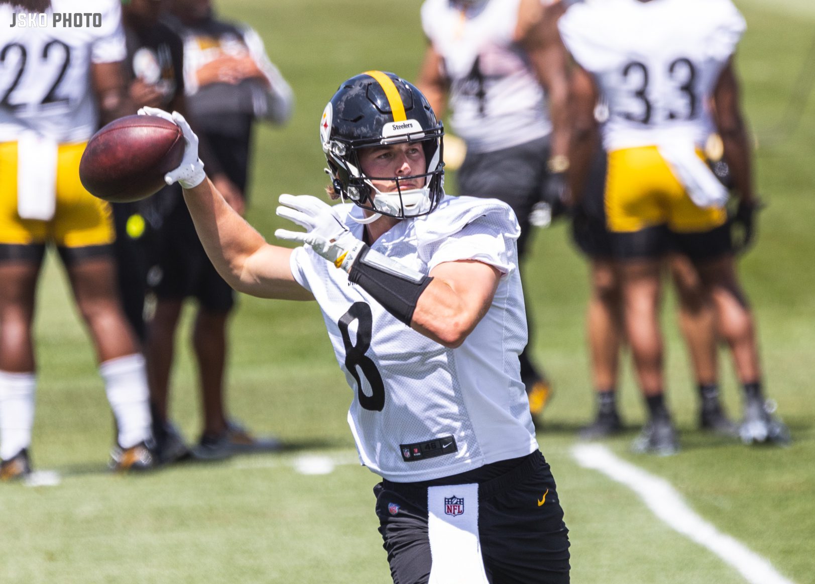 Steelers Avoid Disaster With Kenny Pickett's Knee Injury 