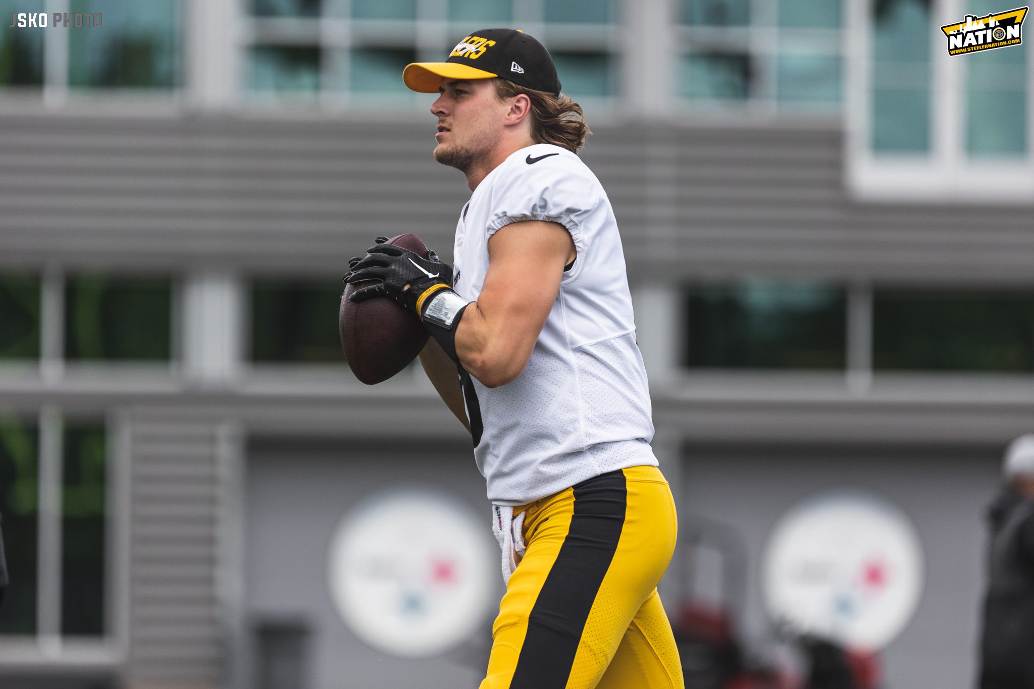 Steelers Coach Tomlin Won't Hold QB Kenny Pickett Back In Preseason