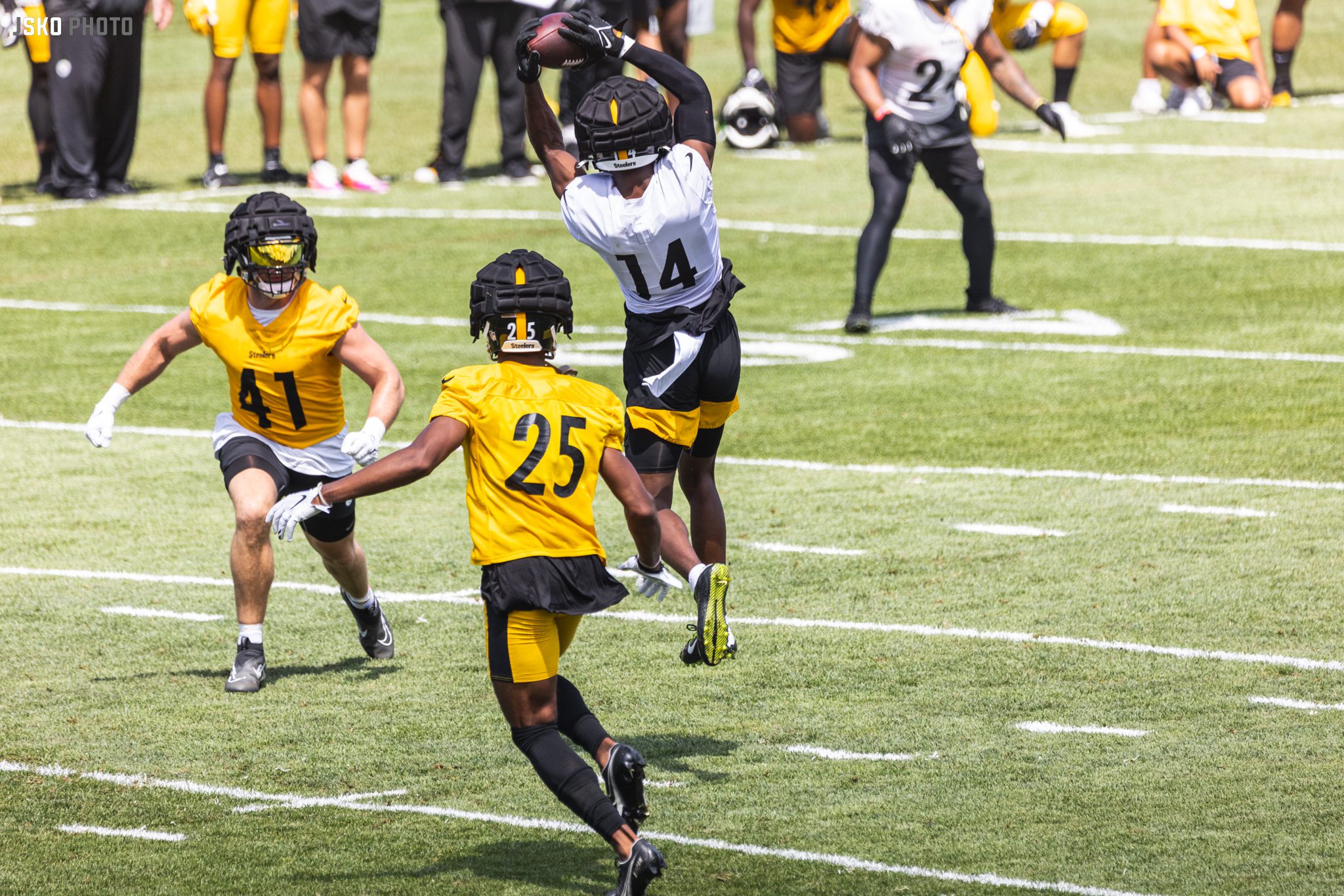 Pittsburgh Steelers WRs George Pickens, Calvin Austin See Stardom in Each  Other, Kenny Pickett - Sports Illustrated Pittsburgh Steelers News,  Analysis and More