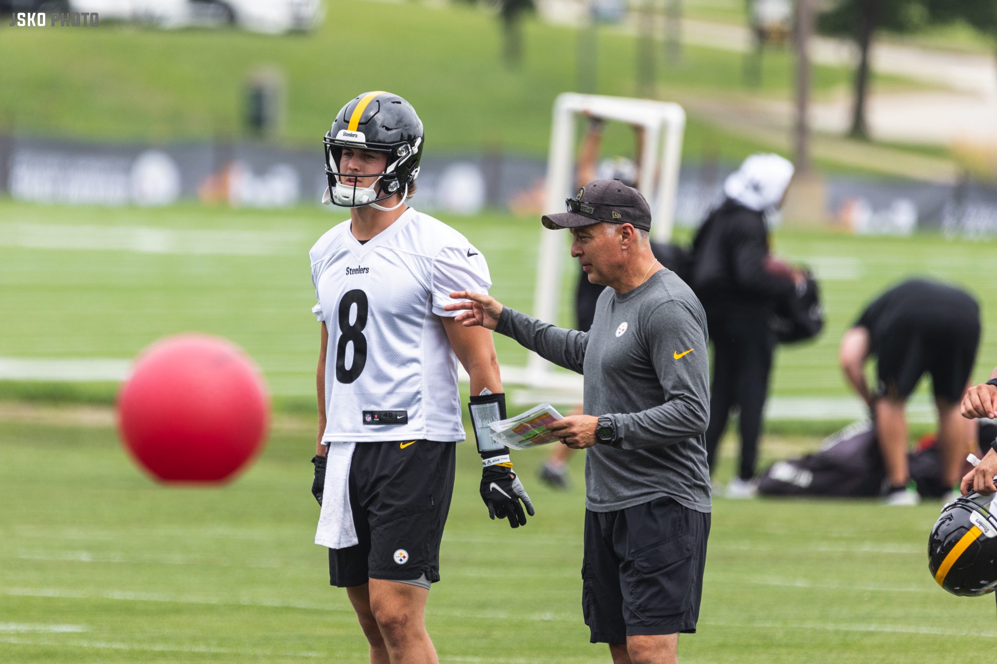 Pittsburgh Steelers quarterback Kenny Pickett (8) sands beside the team's  quarterbacks coach Mike Sullivan as he warms up before an NFL football game  against the New Orleans Saints, Sunday, Nov. 13, 2022