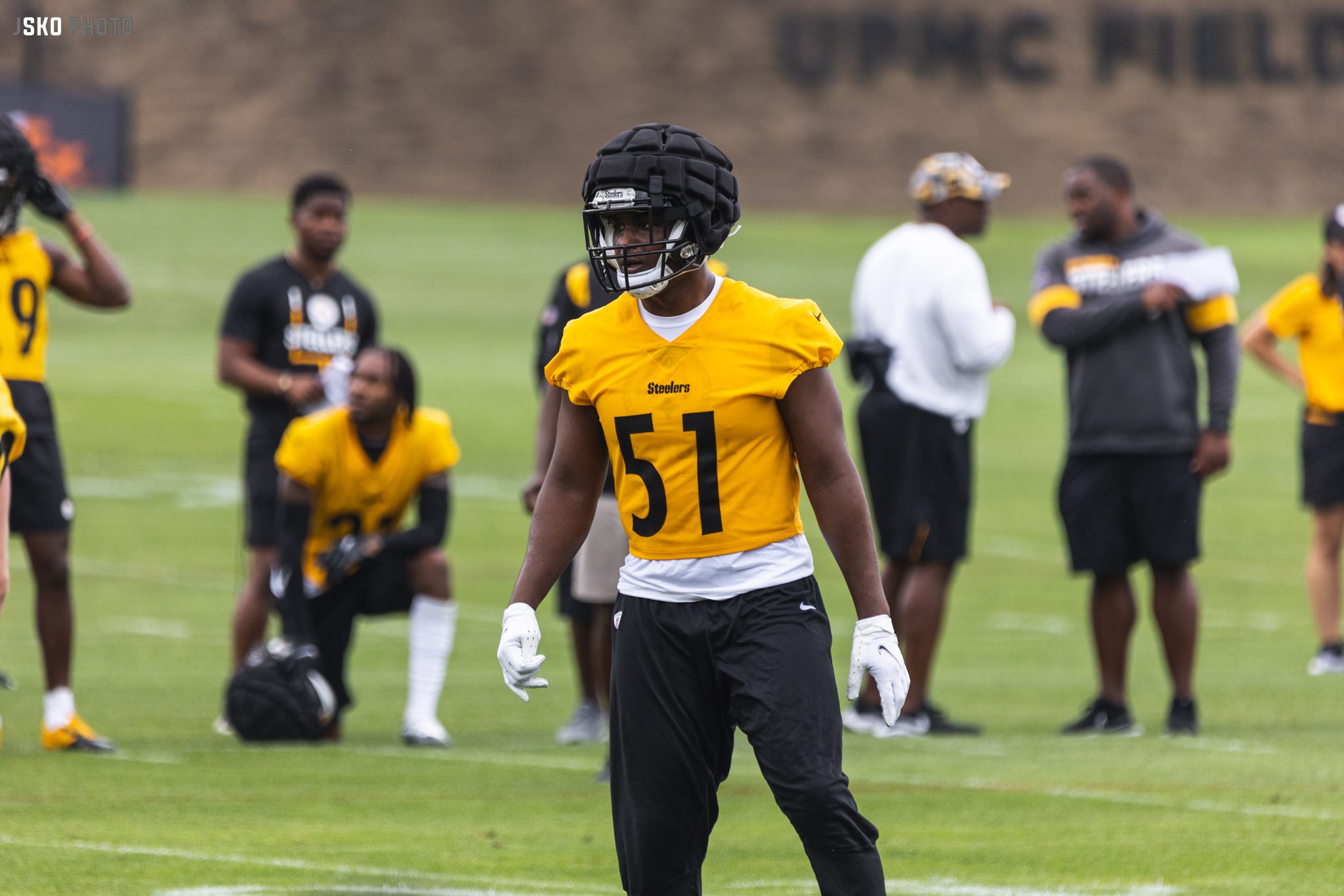 Pittsburgh Steelers linebacker Myles Jack (51) jogs to the locker