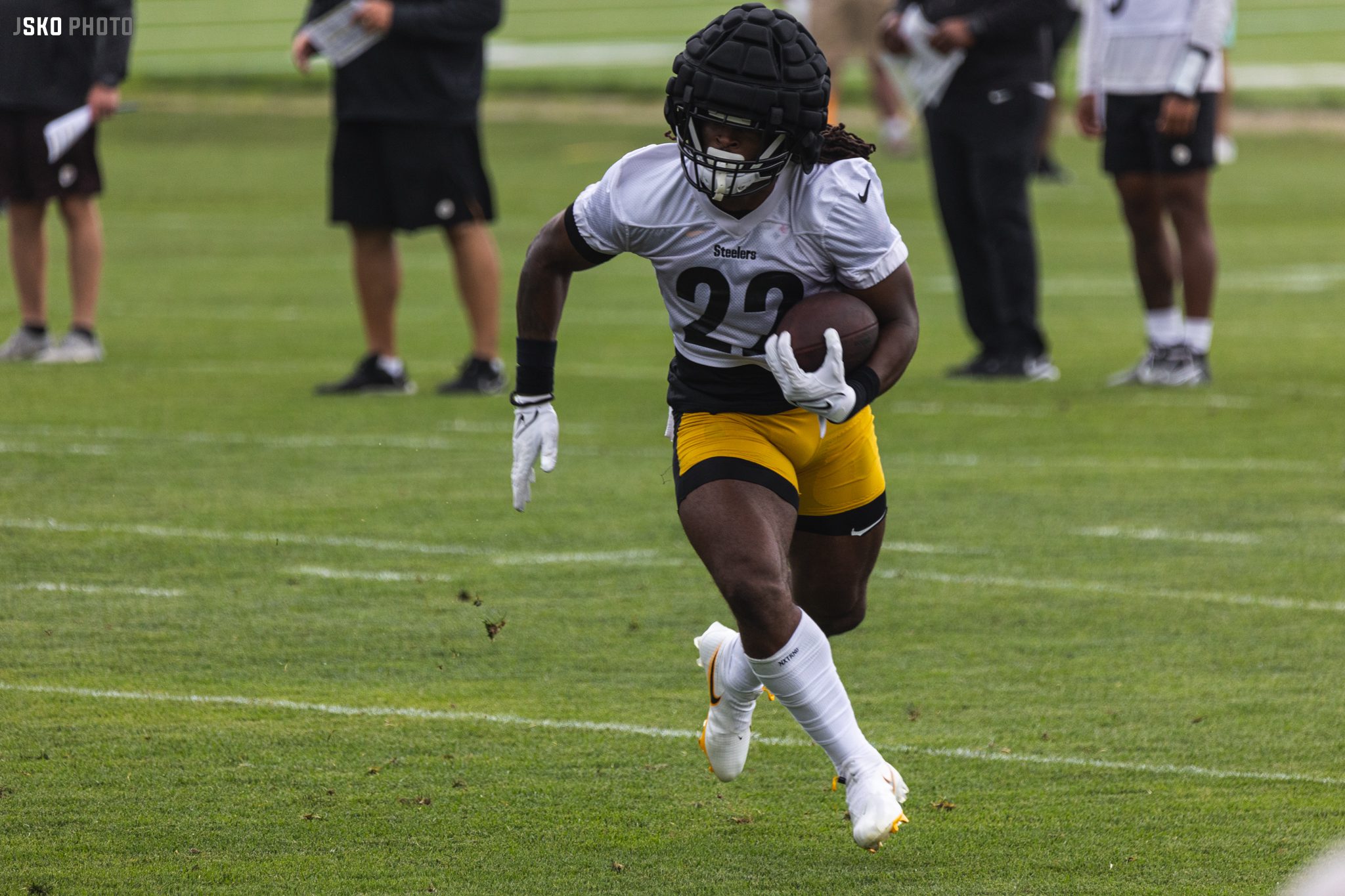 Steelers' Najee Harris confirms availability for home opener, Mike Tomlin  remains cautiously optimistic