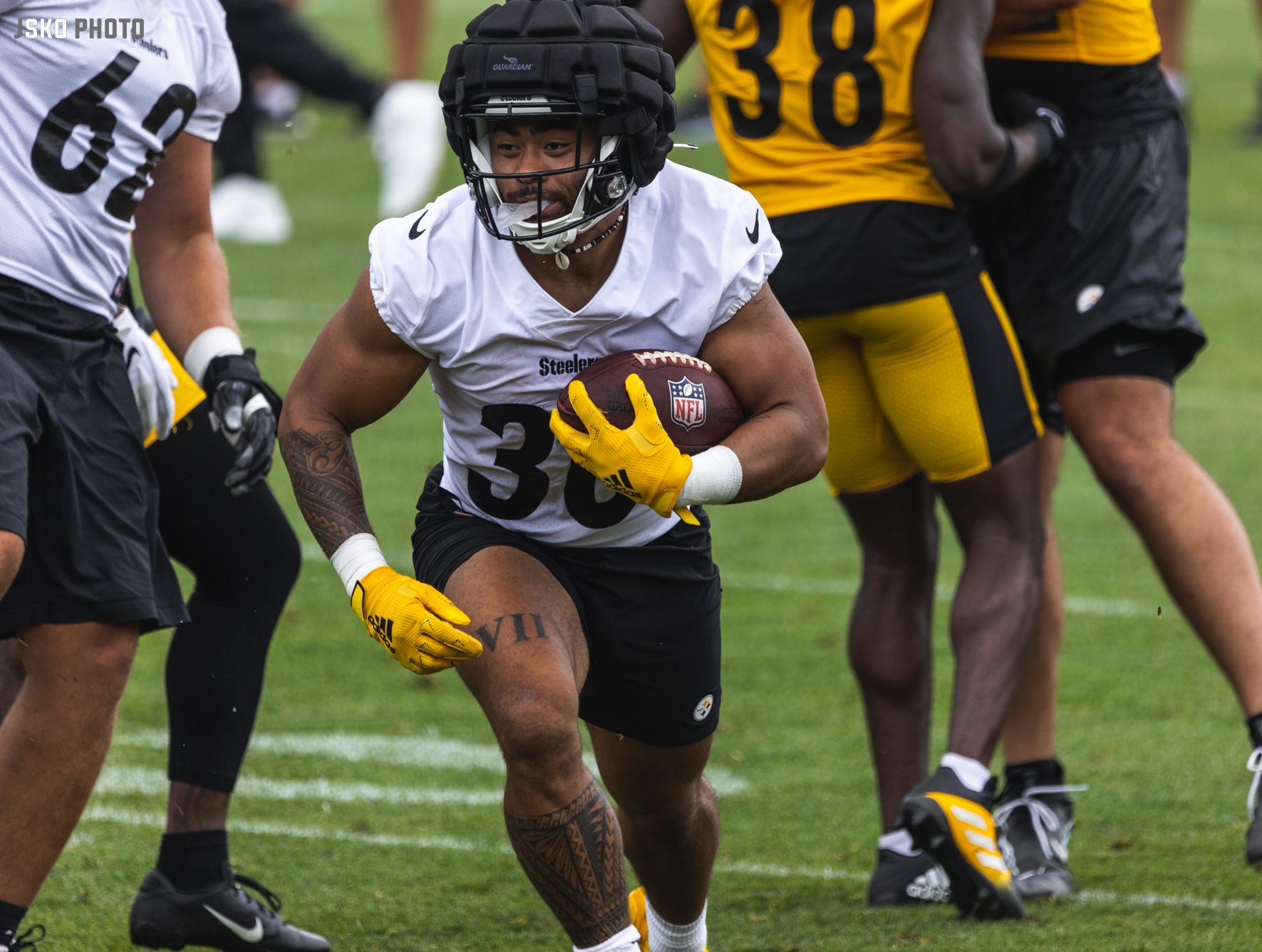 Steelers undrafted RB Warren aiming to make roster, Sports