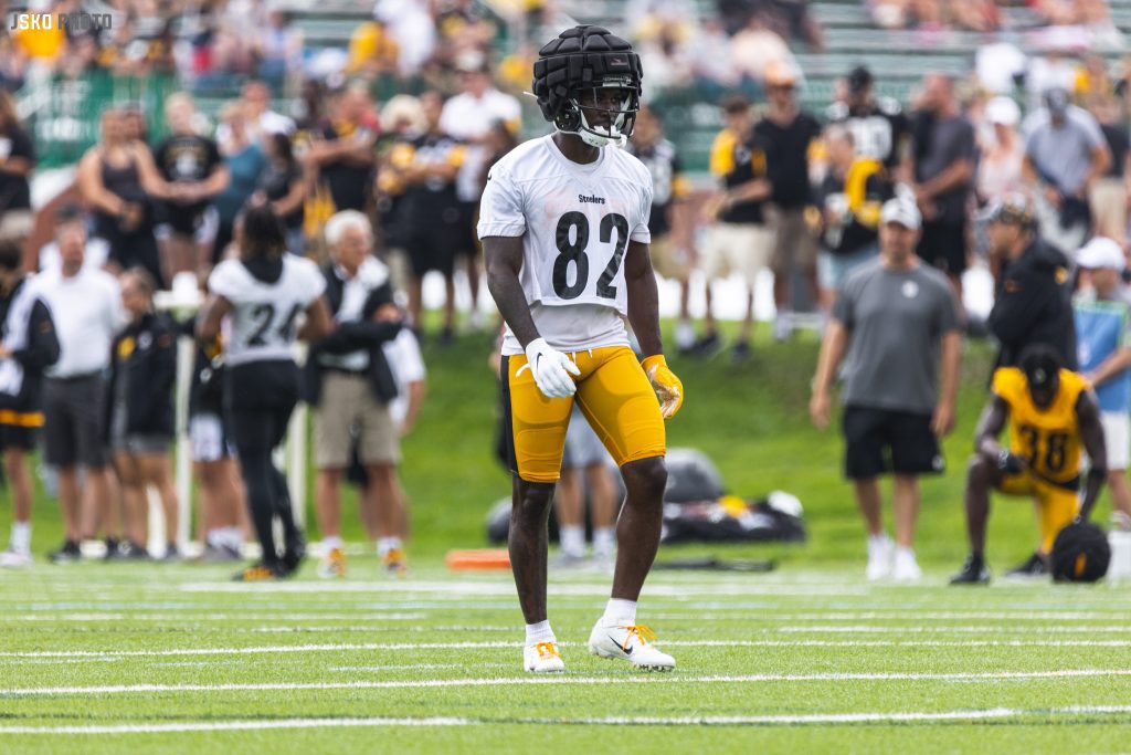 Pittsburgh Steelers wide receiver Gunner Olszewski (89) catches a