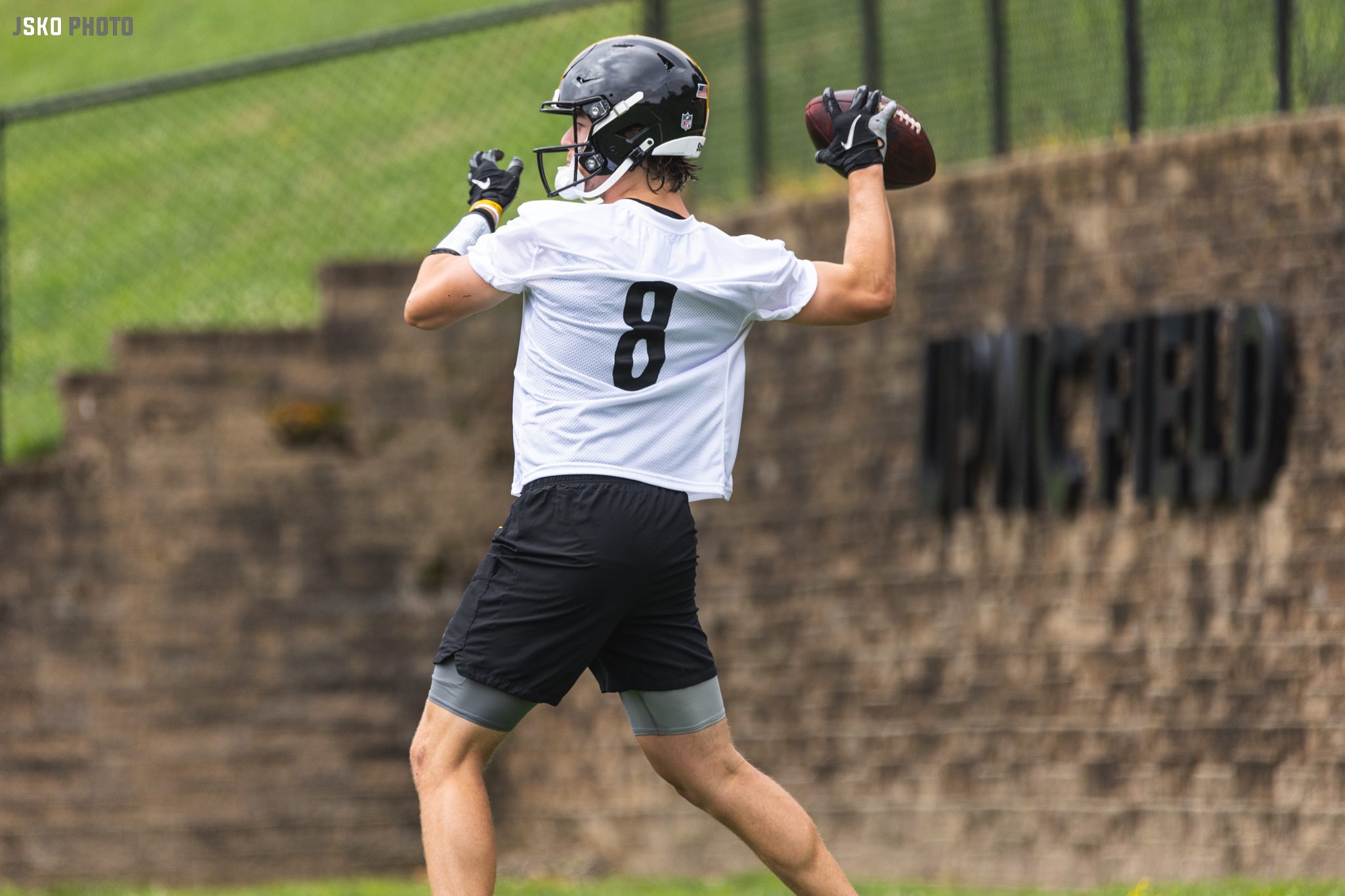 Steelers QB Kenny Pickett says small hands took him off draft boards