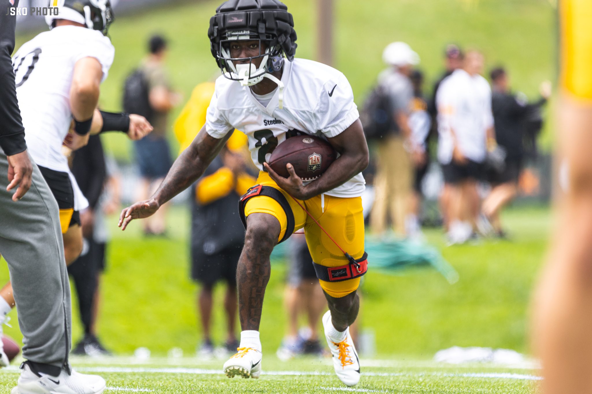 Houston Texans wide receiver Steven Sims plays against the New