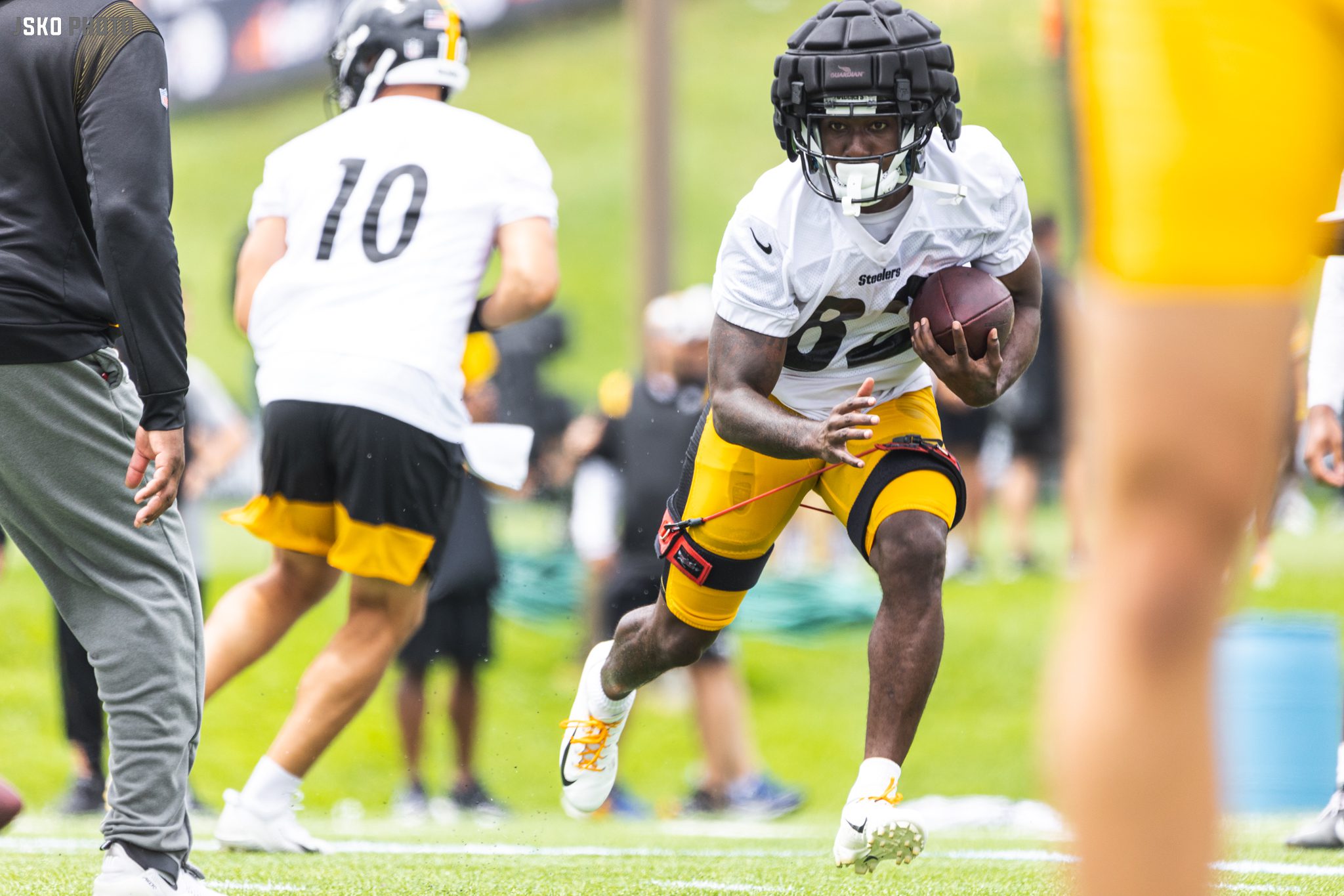 Steven Sims ready, eager for bigger role in Steelers offense after trade of  Chase Claypool