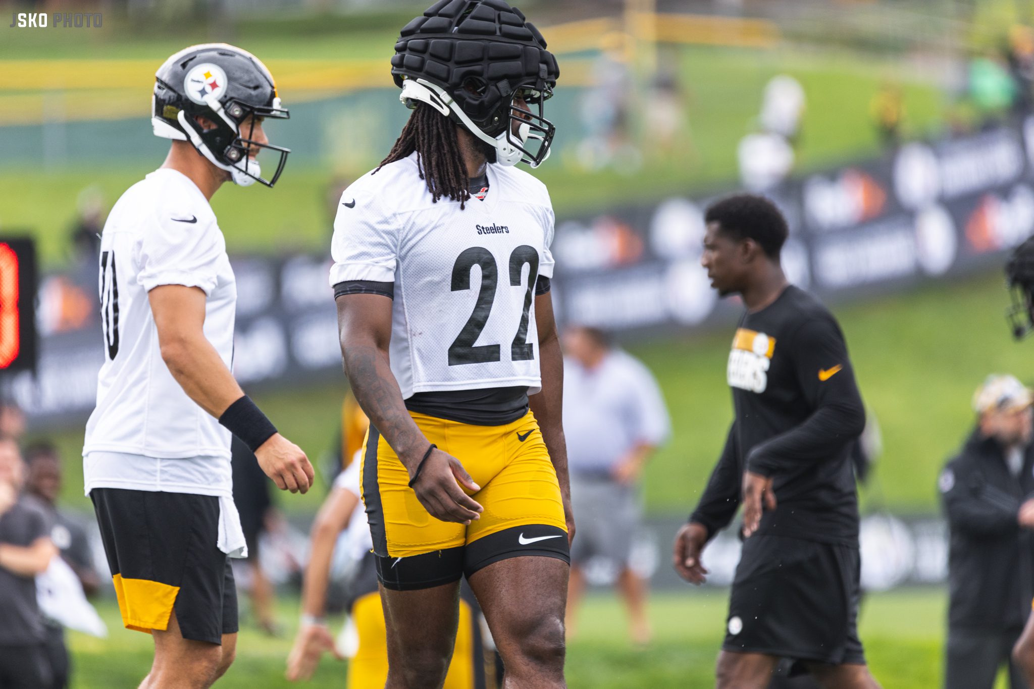 Steelers Sensational RB Najee Harris Gunning for 2022 Rushing Title?