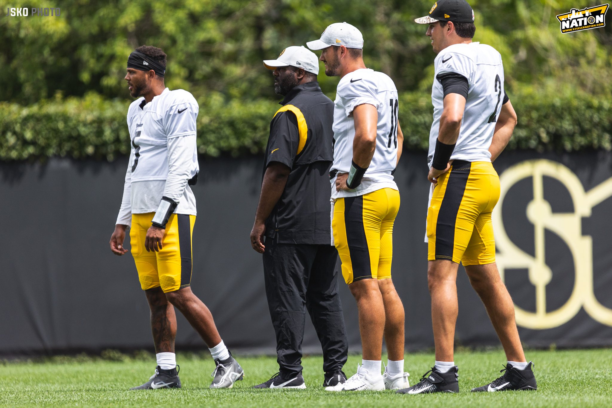 QB Chris Oladokun Won't Change His Approach In Crowded Room: 'Being A  Leader, Working Hard, And Developing Every Day - Steelers Depot