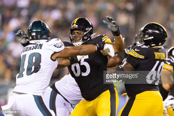 Dan Moore Jr. #65 of the Pittsburgh Steelers looks on against the News  Photo - Getty Images