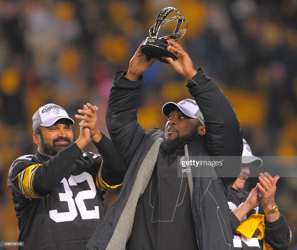 The entire @steelers team arrived wearing Franco Harris' #32