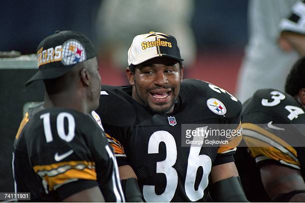 Running back Jerome Bettis of the Pittsburgh Steelers runs the ball News  Photo - Getty Images